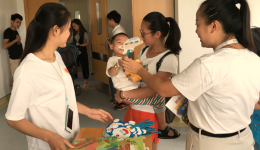 社会志愿者到我院儿科看望慰问住院儿童