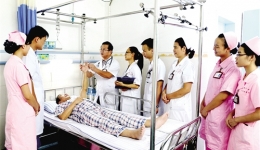 生命相托处 仁泽雨露深