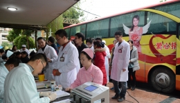 海燕论坛官网120多名医务人员义务献血缓冬季“血荒”