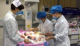 早产龙凤胎命悬一线 江滨医院医师妙手回春