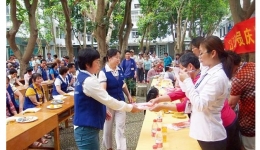 50名养老护理员获赠职业险