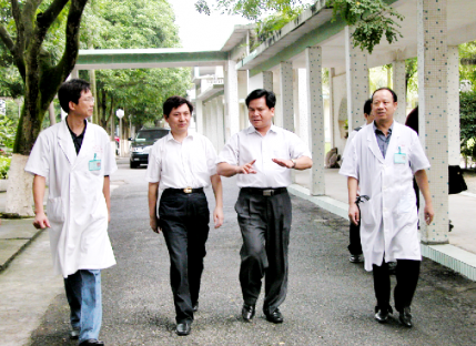 现任云南省委书记，时任南宁市委书记李纪恒来我院检查指导工作