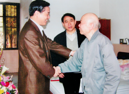 现任中央政治局委员、中央书记处书记、中央宣传部部长，时任自治区党委书记刘奇葆来我院视察工作并看望老干部