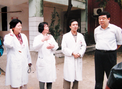 自治区党委副书记马庆生当年在我院检查工作