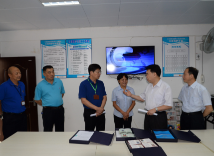 2015年7月，全国总工会纪检组组长王瑞生到我院调研“江滨陪护”和农民工工会工作