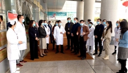 鲜红的党旗飘扬在防疫一线 | 战时状态：广西江滨医院干部职工挺身出战！