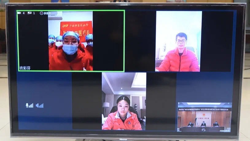 我院中共预备党员、第三团支部书记杨旃同志被选为团干部、团员代表之一与李楚书记进行视频交流