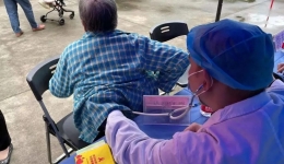 为健康撑伞 | 雨天义诊不失约