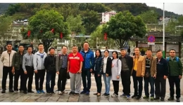 广西江滨医院党委到扶贫村开展主题党日活动