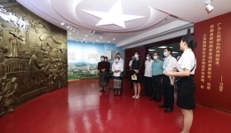 共话中老友谊情 | 老挝国家政治行政学院代表团一行到海燕论坛官网参观交流